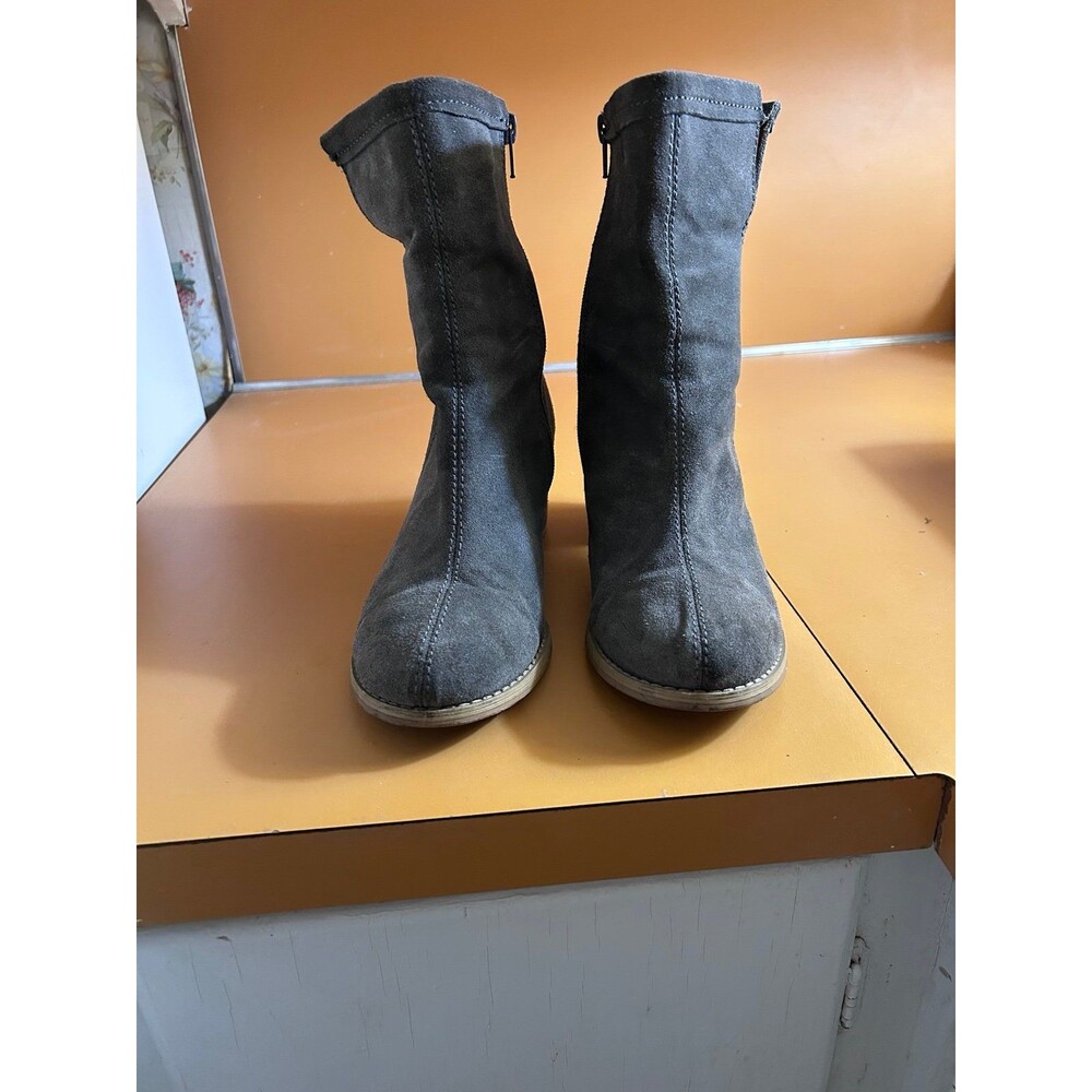 Mid Calf Fubu Malibu Gray Suede W/ Contrast Stitching Booties, Size 8.5
